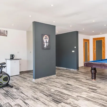 6 Bedroom 2123 Villa
